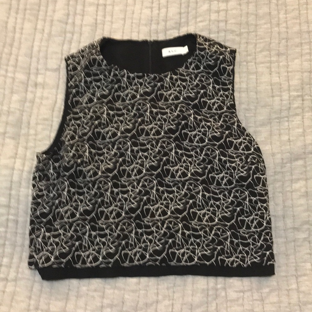 Sleeveless cropped blouse